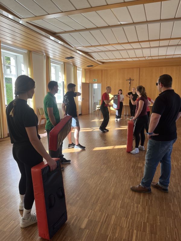 Selbstverteidigungskurs für kirchlichen Jugendverband